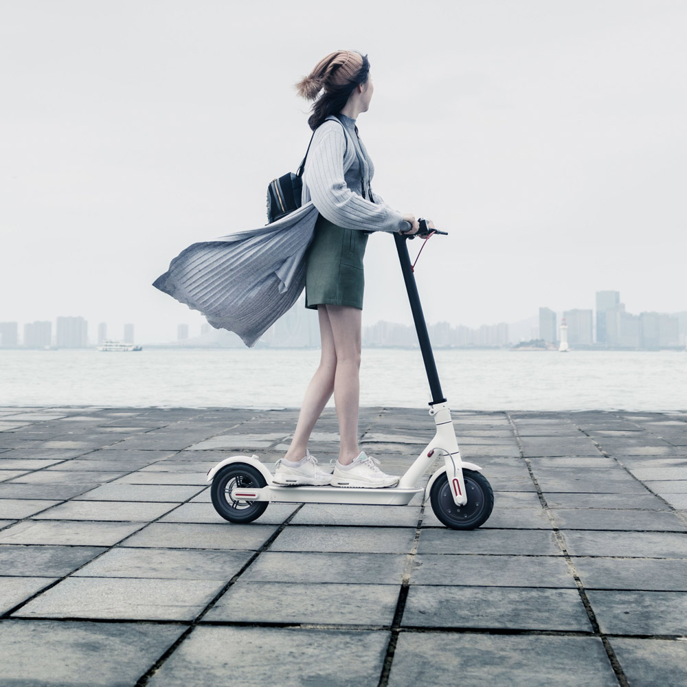 Patinete eléctrico Xiaomi Mi Electric Scooter M365, Blanco - Imagen 3